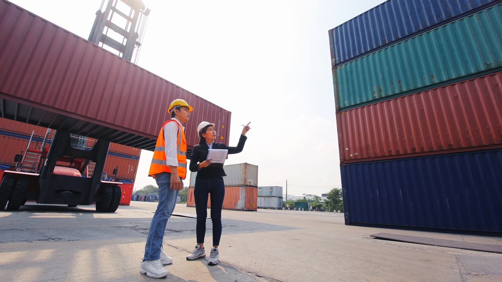 foreman-inspecting-containers-at-import-export-car-2021-10-04-18-37-26-utc