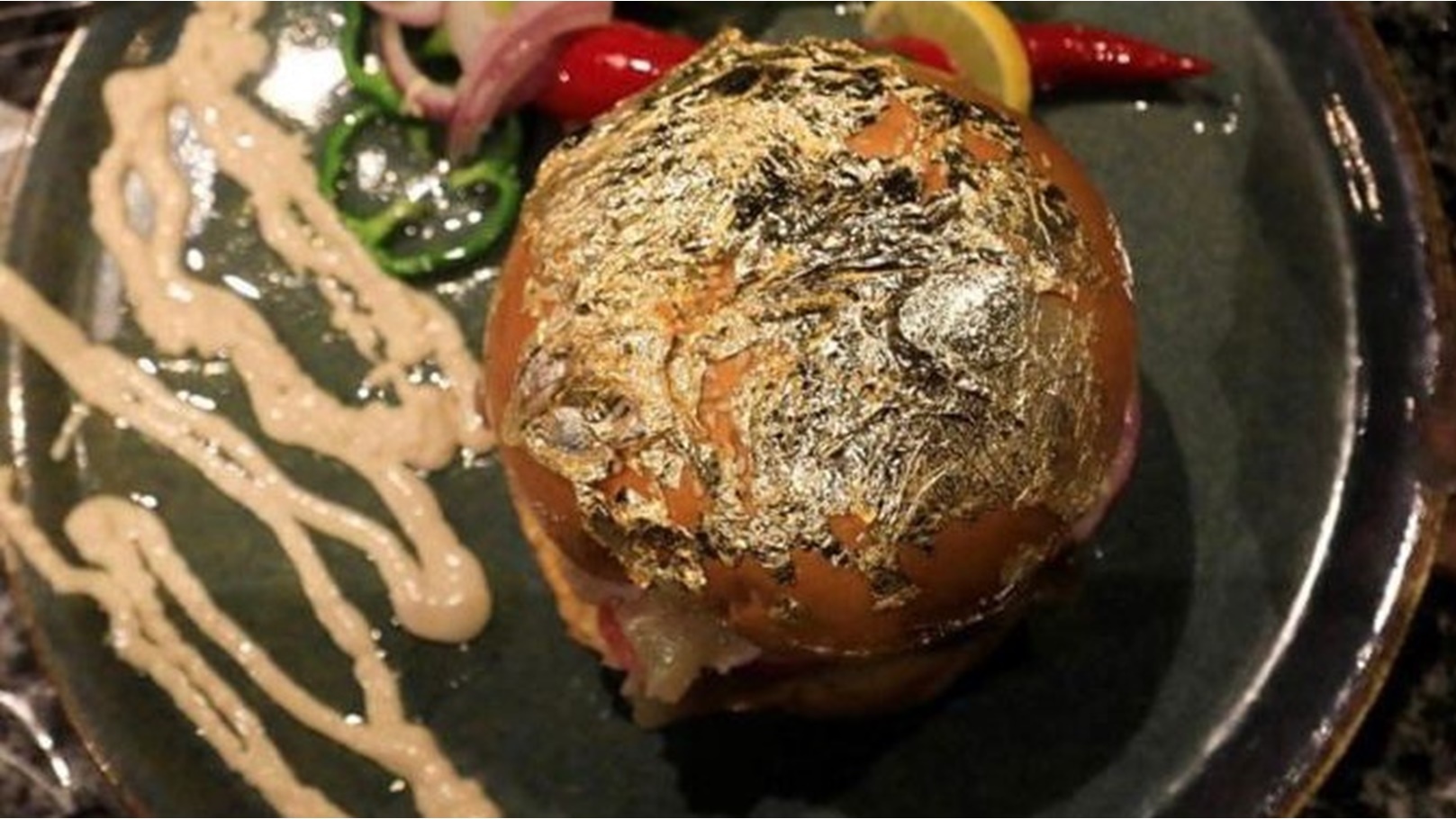 برجر الفسيخ بالدهب