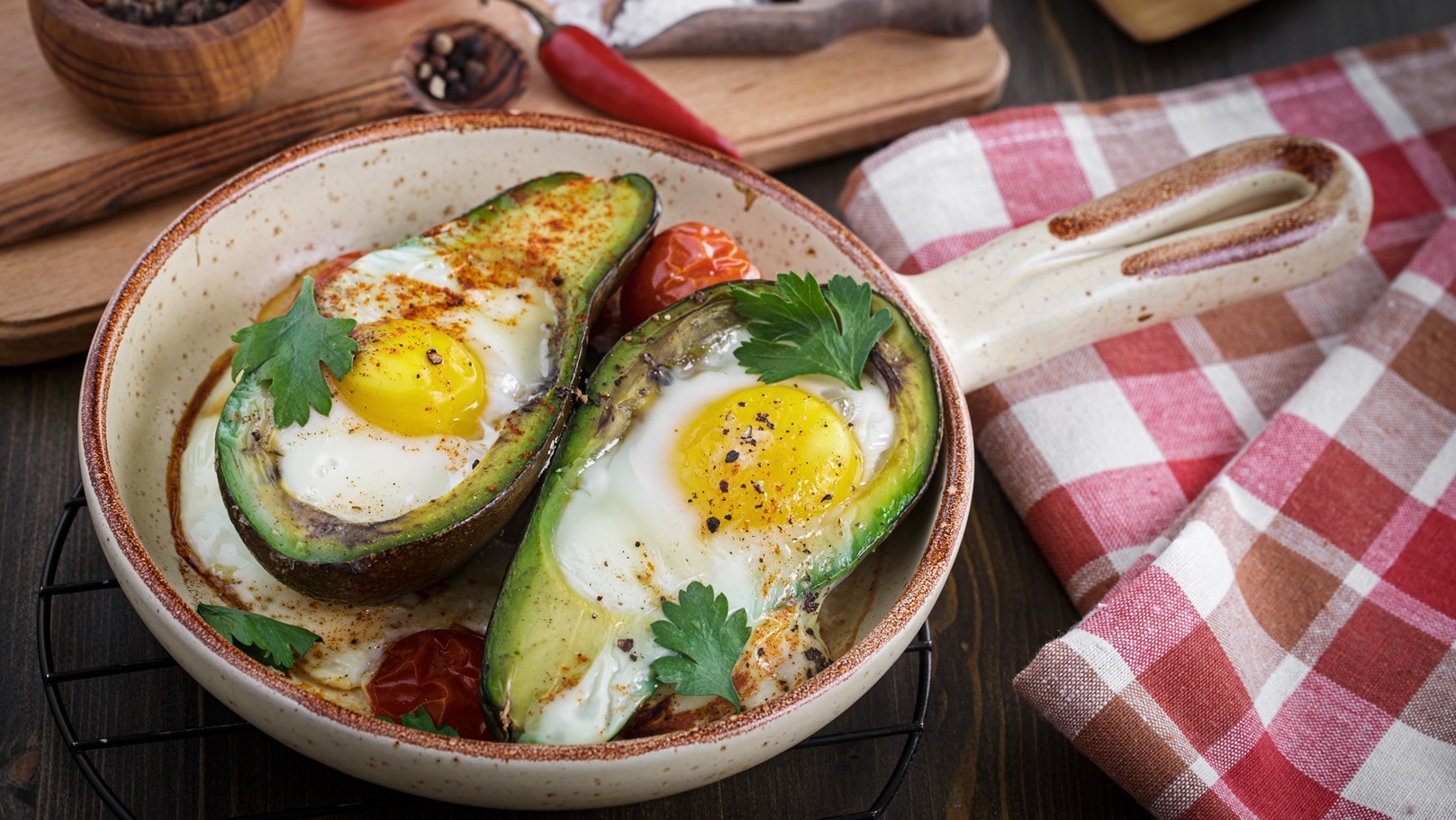 الأفوكادو بالبيض والبابريكا