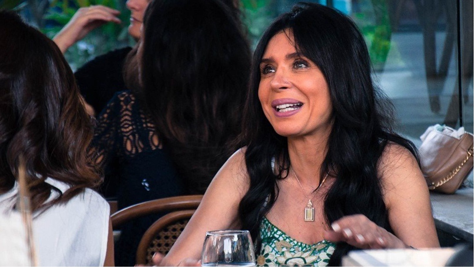 الراقصة دينا في مطعم La curve