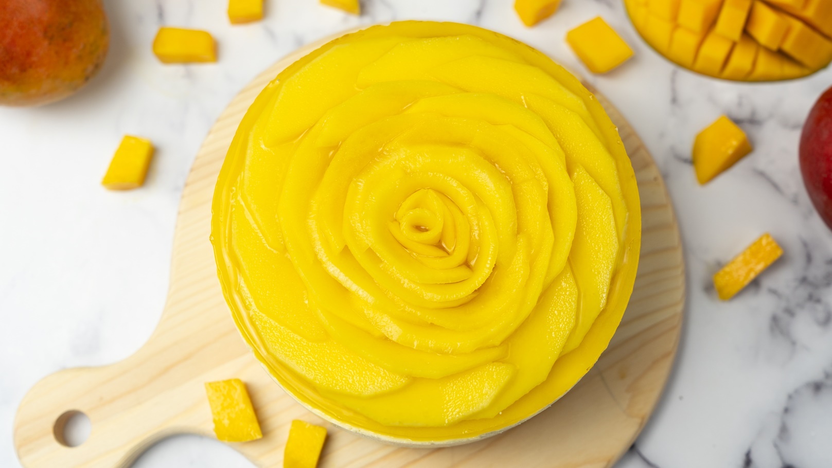 تشيز كيك مانجو مع شرائح المانجو