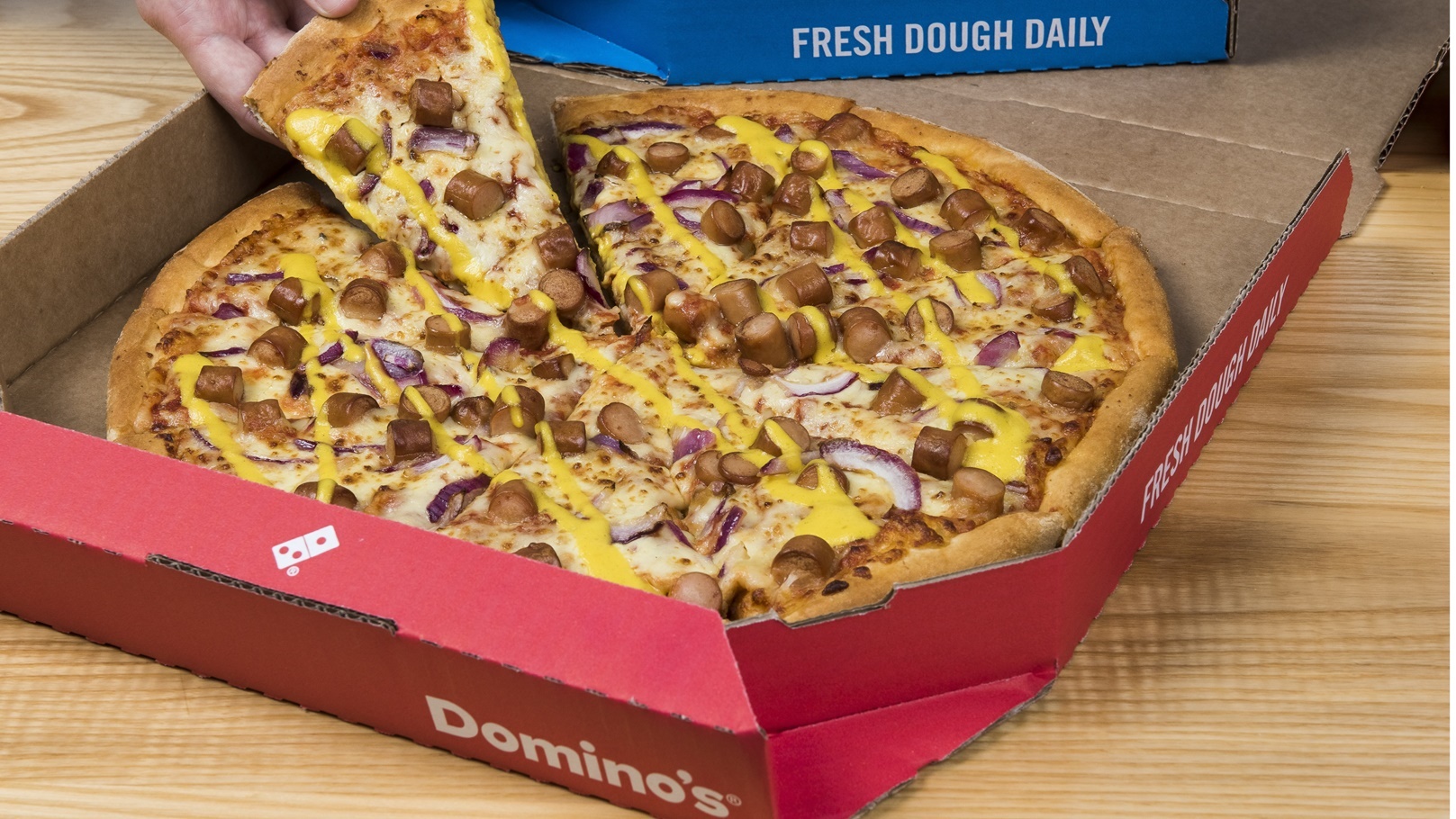 Dominos-New-York-Hot-Dog-Pizza_5