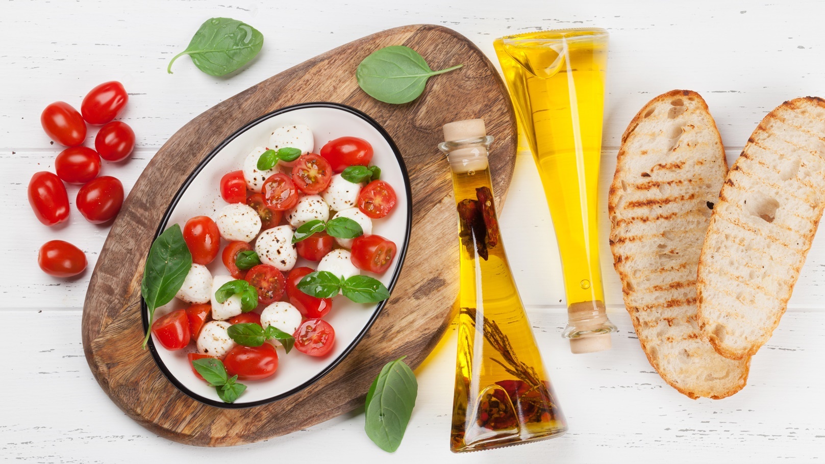 سلطة الطماطم والريحان