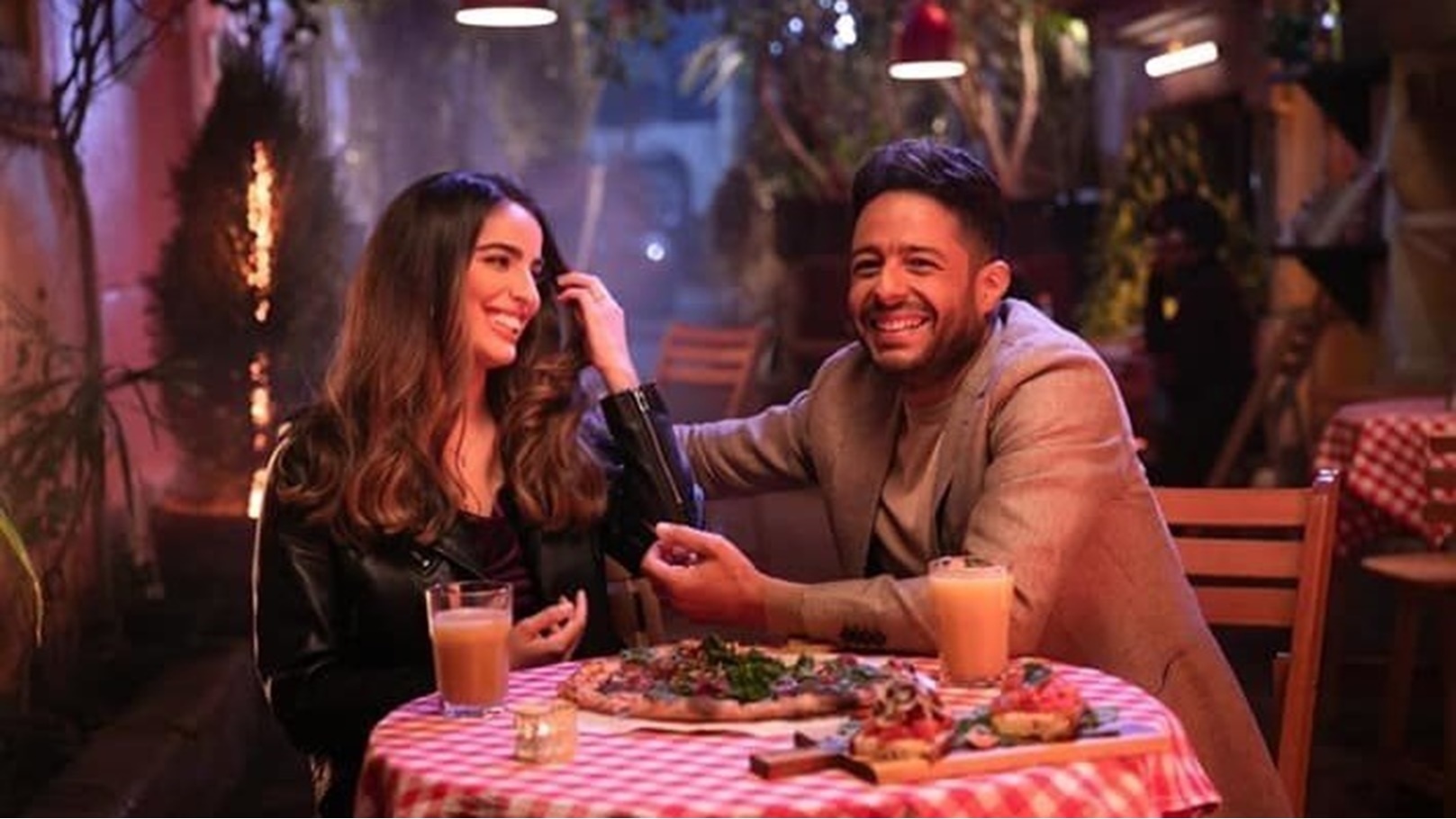 محمد حماقي في مطعم Cairoma