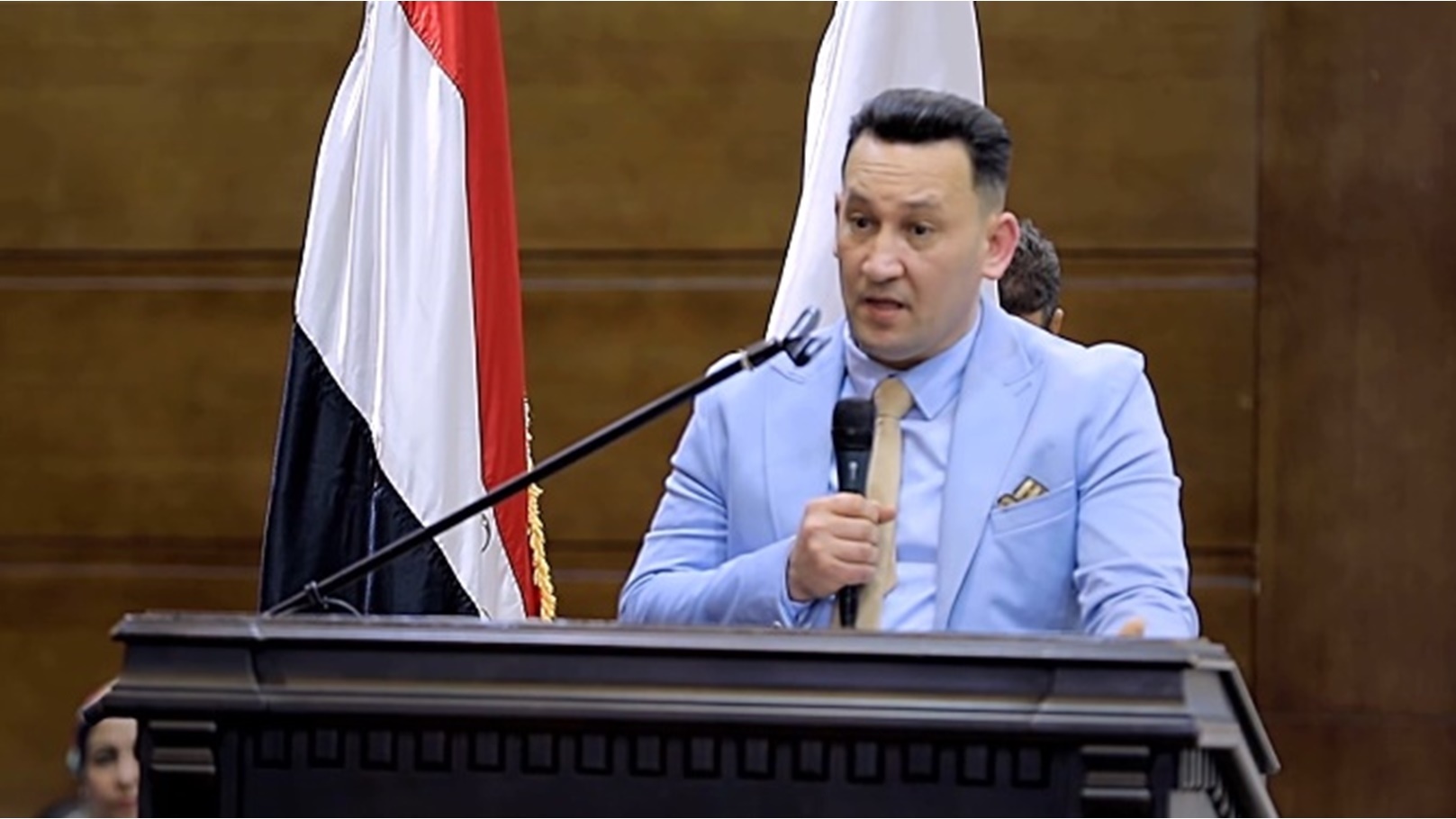 أشرف-غراب-خبير-اقتصادي-1