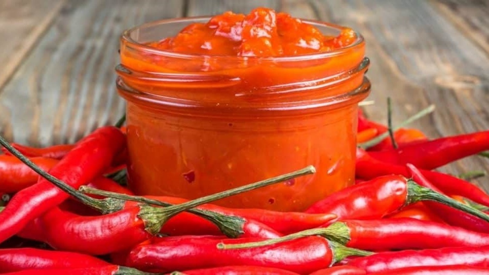 طريقة عمل صوص السيراتشا