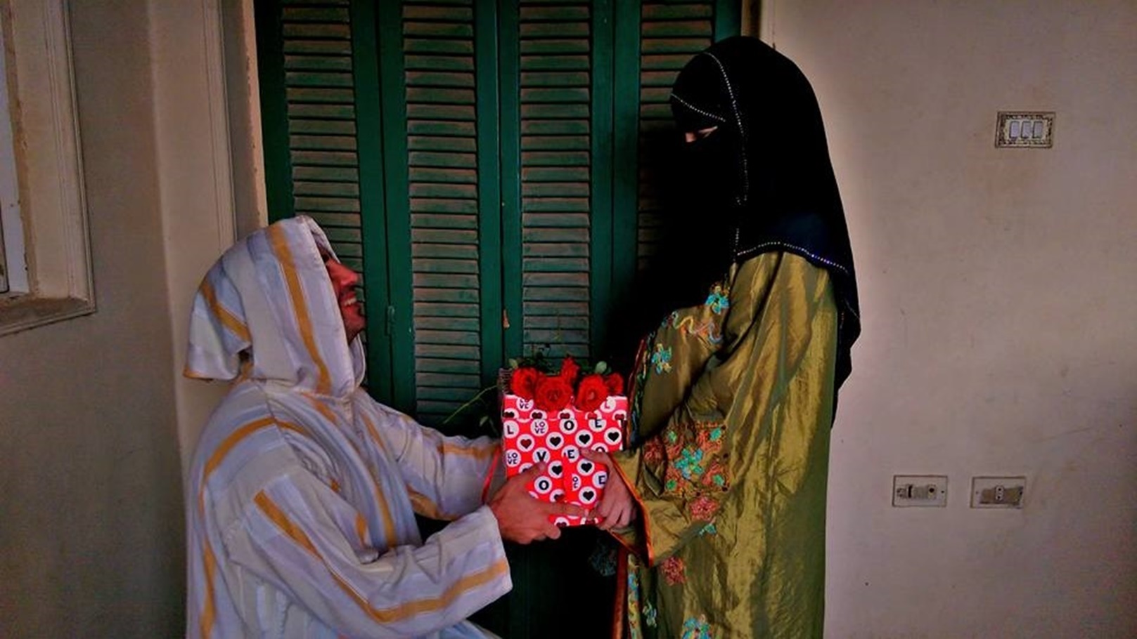 أيمن وزوجته