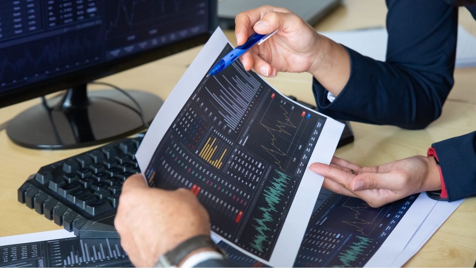 صفقات على الأسهم