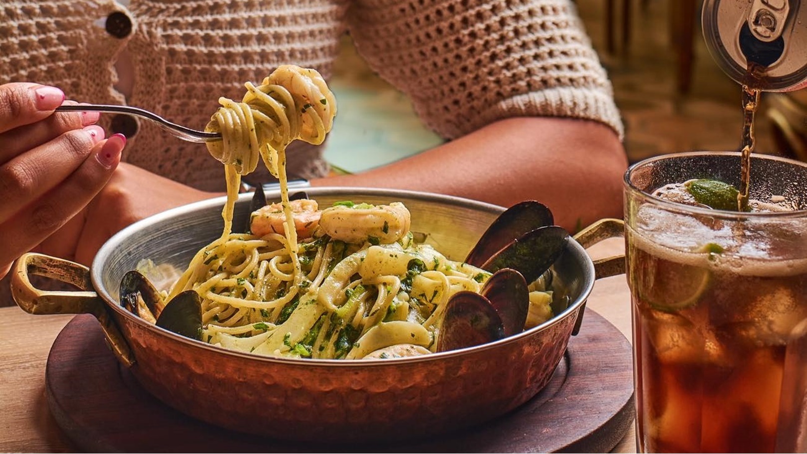 307004138_1997129890473450_4200744276992358641_n