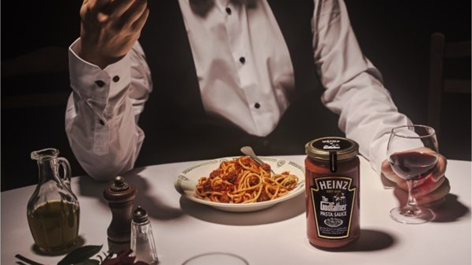 HH-Heinz-the-GodFather-Meatball-Sauce-Hand-Main-001-Final-Crop-1-600x337