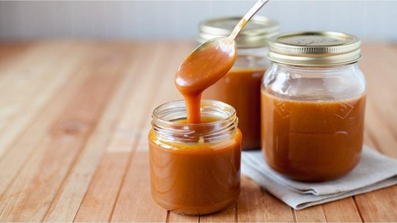 47-125637-how-to-make-caramel-sauce_700x400