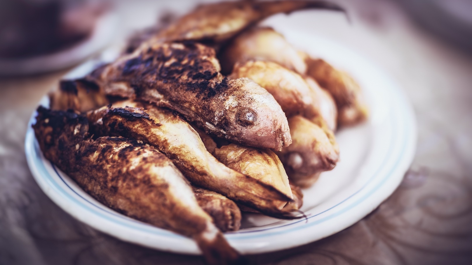 طريقة عمل السمك المشوي السريع