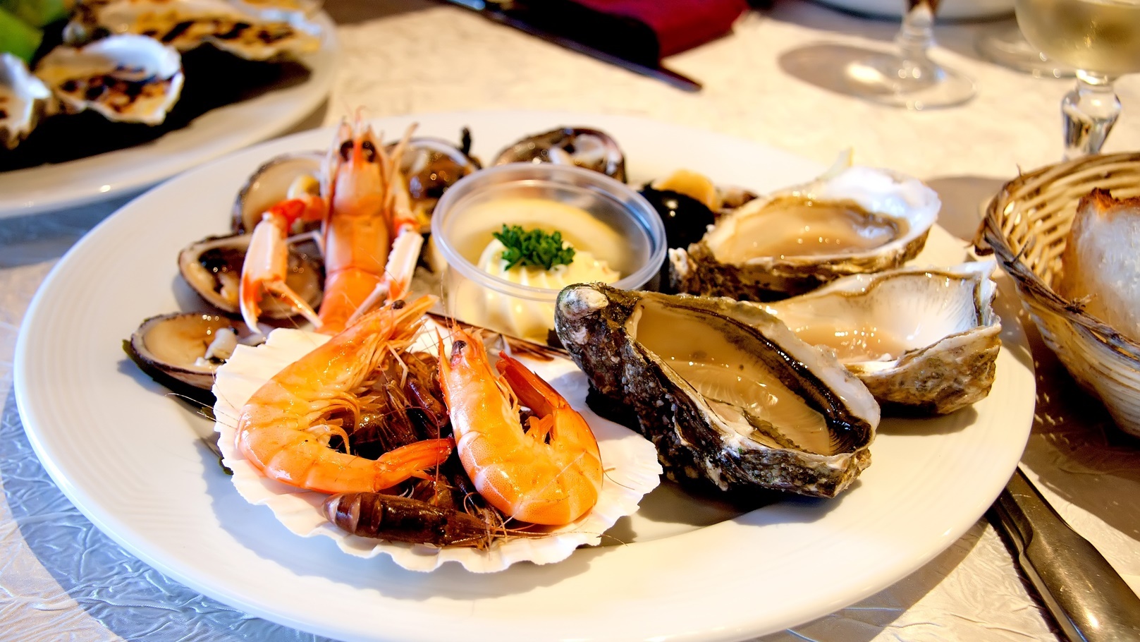 fresh-seafood-platter-with-lobster-shrimps-and-oy-2021-08-29-05-16-18-utc