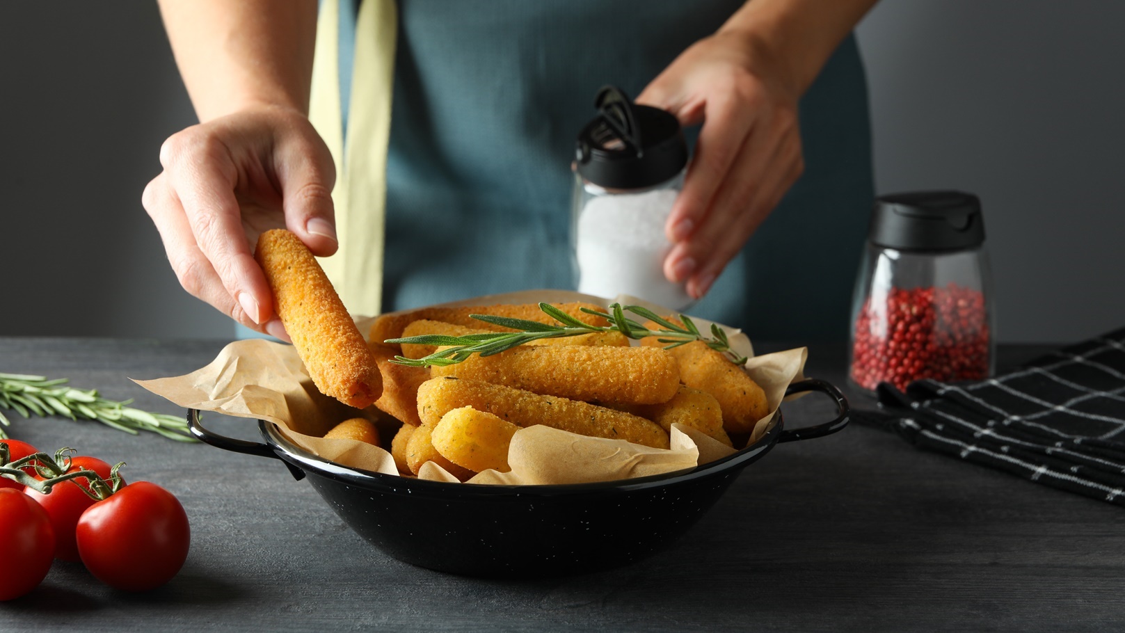 طريقة عمل صوابع الموتزريلا بالشيتوس الحار من مطبخ Food Today