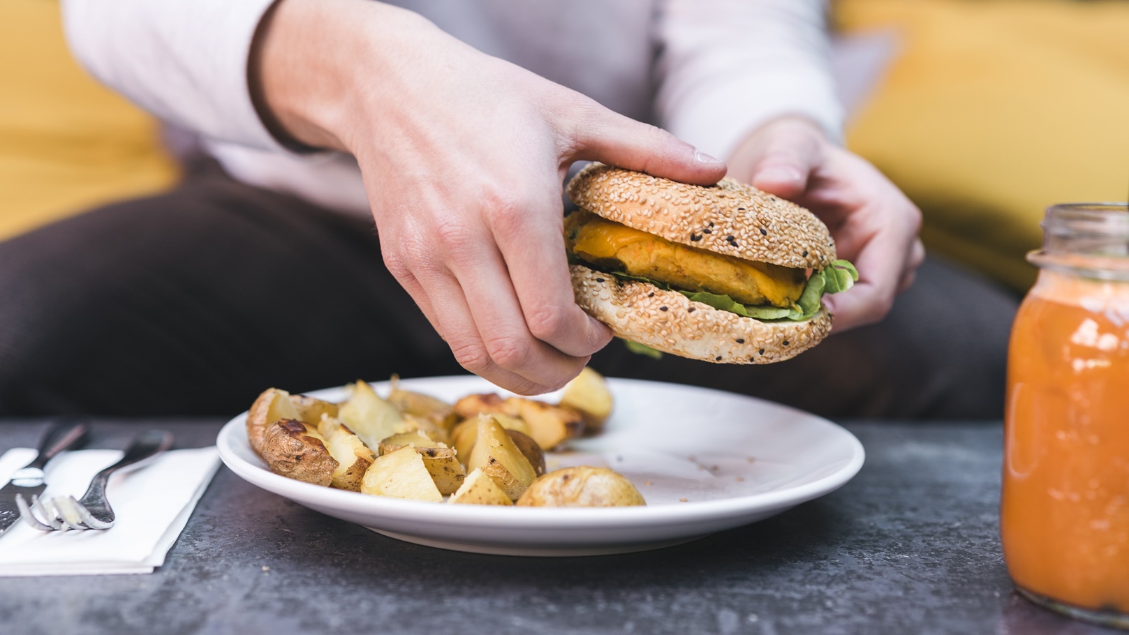 طريقة عمل برجر بطاطس لفاطمة ابو حاتي