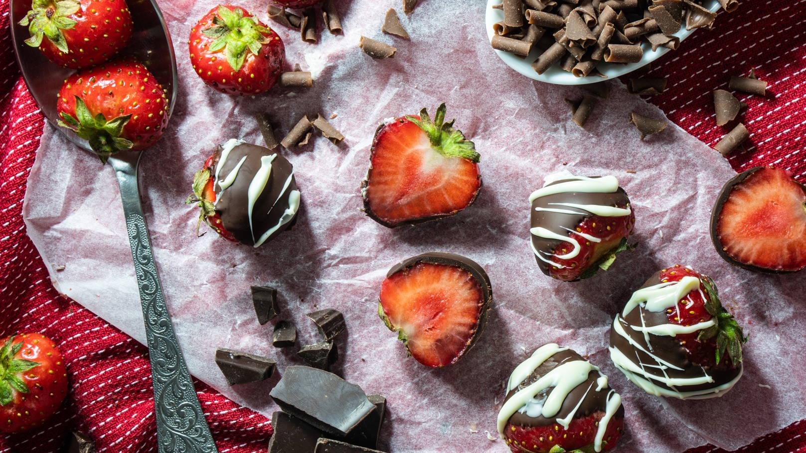 طريقة عمل الفراولة بالشيكولاتة من مطبخ food today