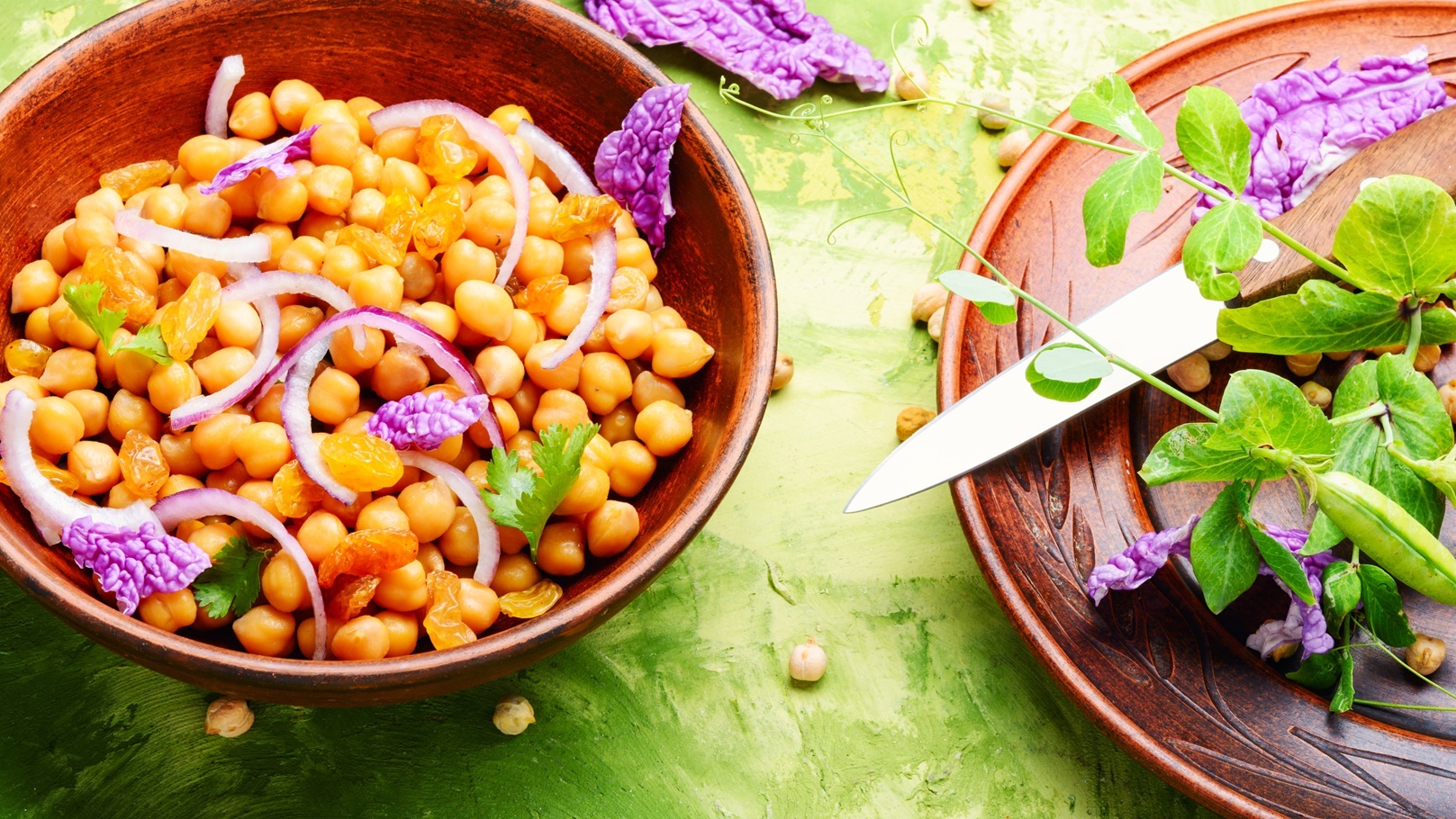 salad-with-chickpeas-2021-08-26-15-52-01-utc