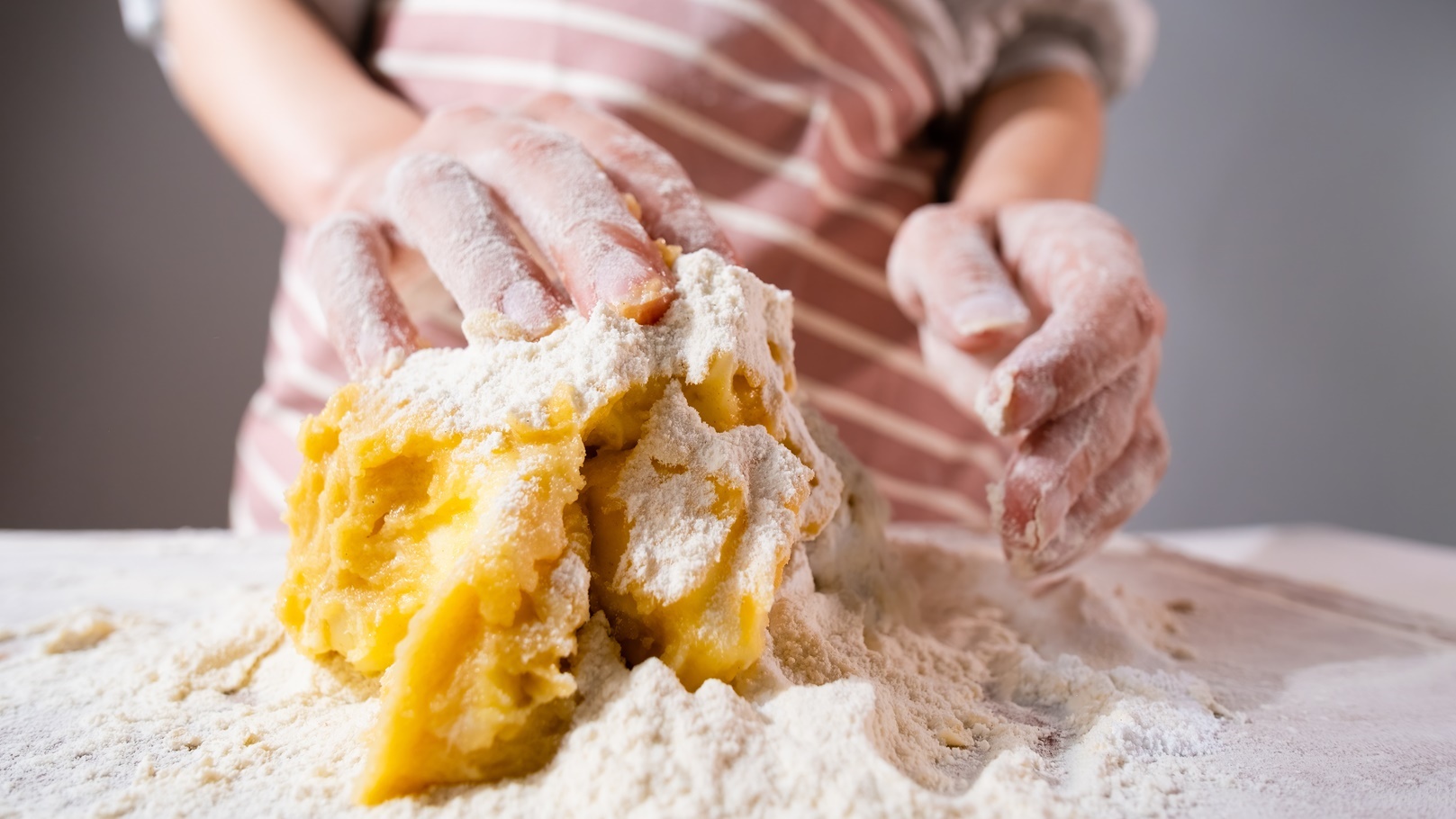 wide-angle-of-woman-hand-kneading-of-dough-for-piz-2022-03-14-20-39-57-utc