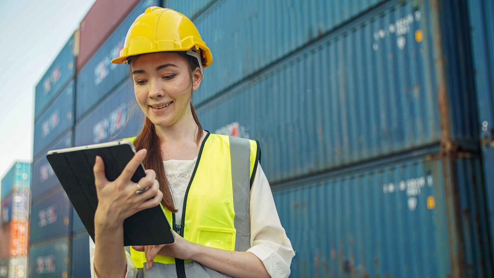 foreman-checking-containers-in-the-terminal-at-im-2022-01-14-23-27-19-utc