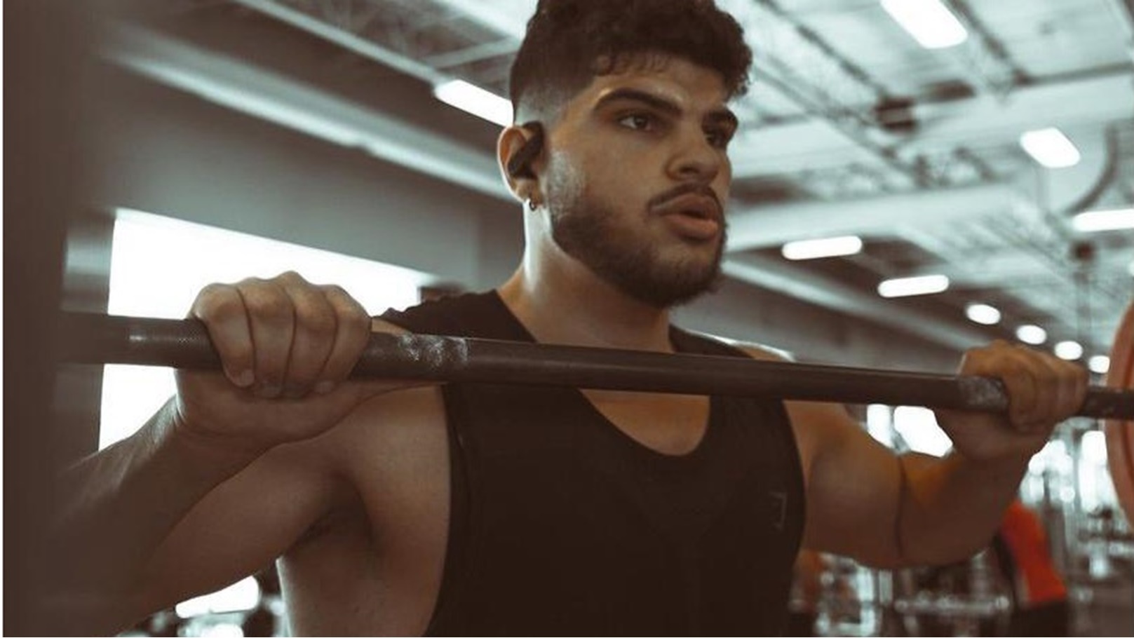 رحلة عمر طاهر