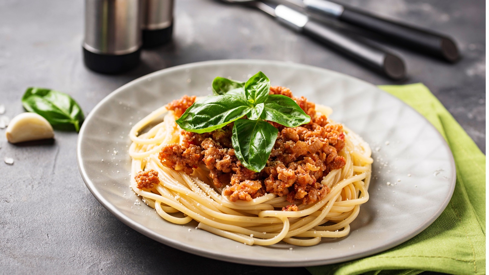 pasta-bolognese-spaghetti-with-meat-sauce-2021-08-27-08-39-54-utc
