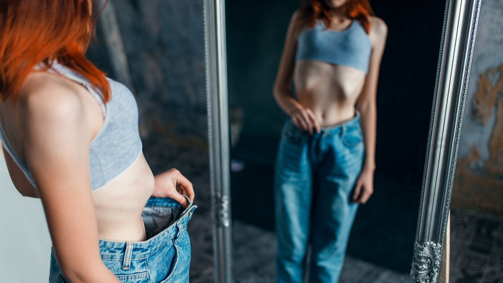 thin-woman-tries-on-big-size-jeans-weight-loss-2021-08-26-16-26-25-utc