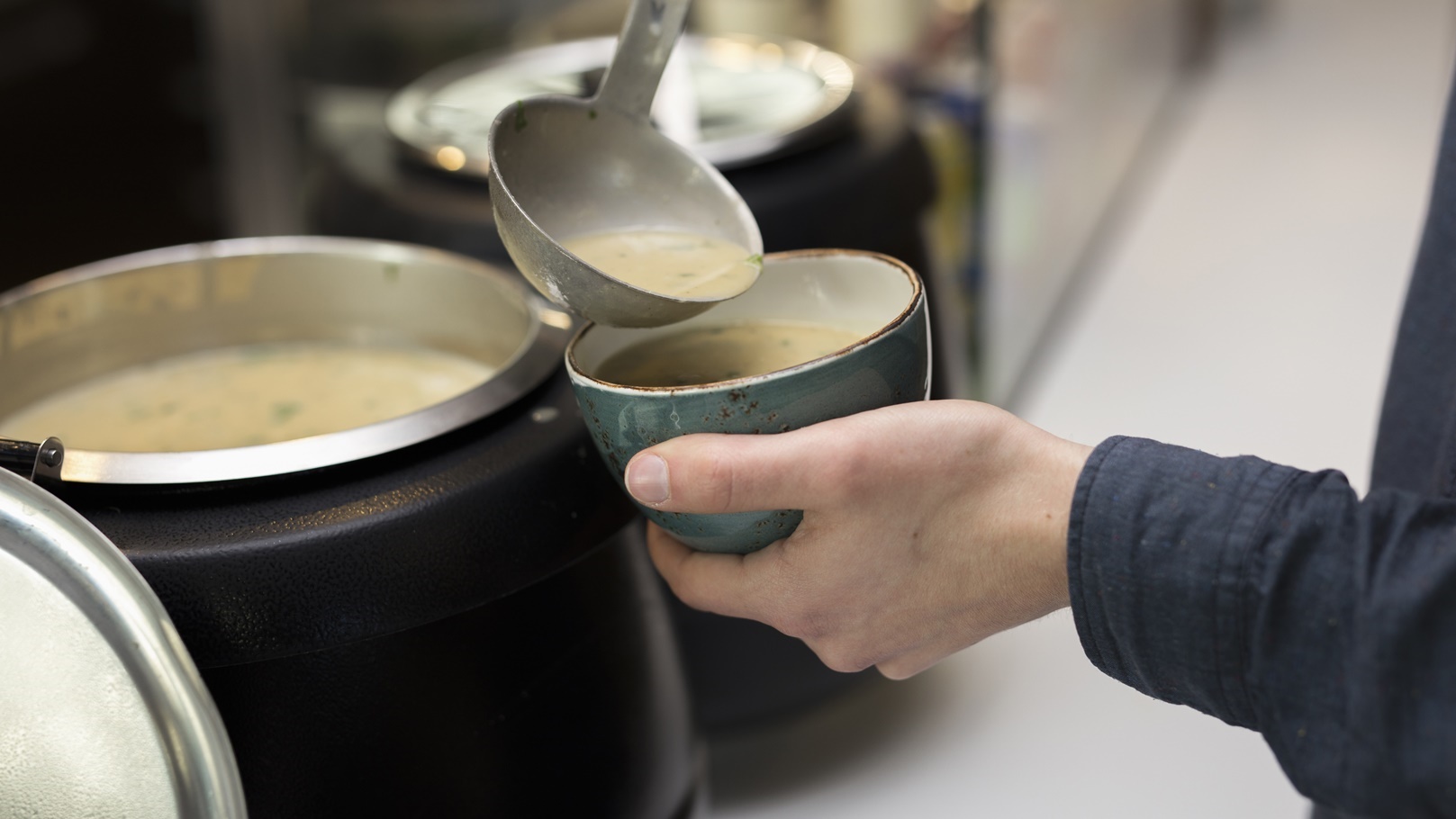 شوربة الذرة الكريمي أثناء التحضير