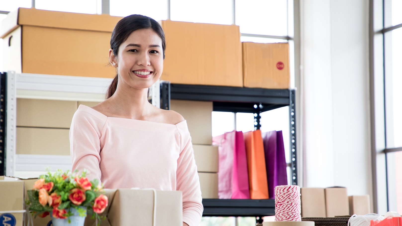 woman-with-success-the-exporting-business-or-onlin-2021-09-02-15-00-28-utc (2)