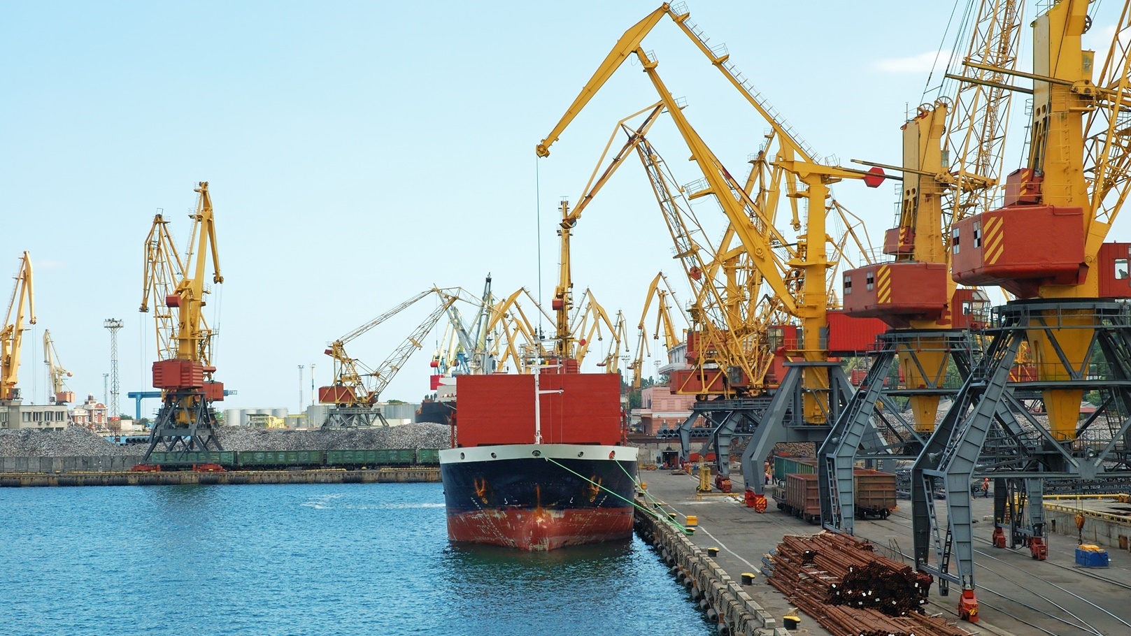 freight-port-2021-08-26-17-24-37-utc