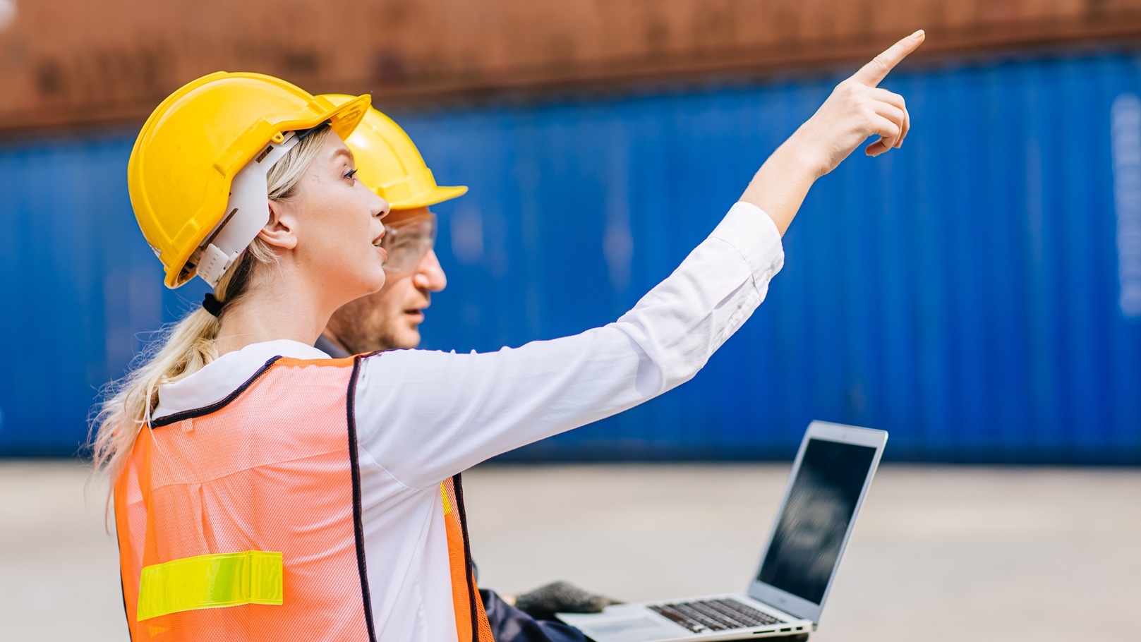 logistic-shipping-worker-team-work-working-in-ship-2021-09-03-12-47-13-utc