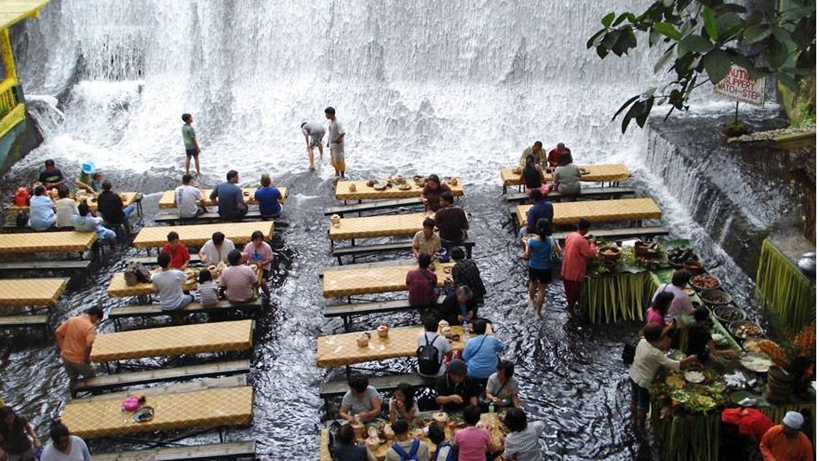 أغرب مطاعم العالم