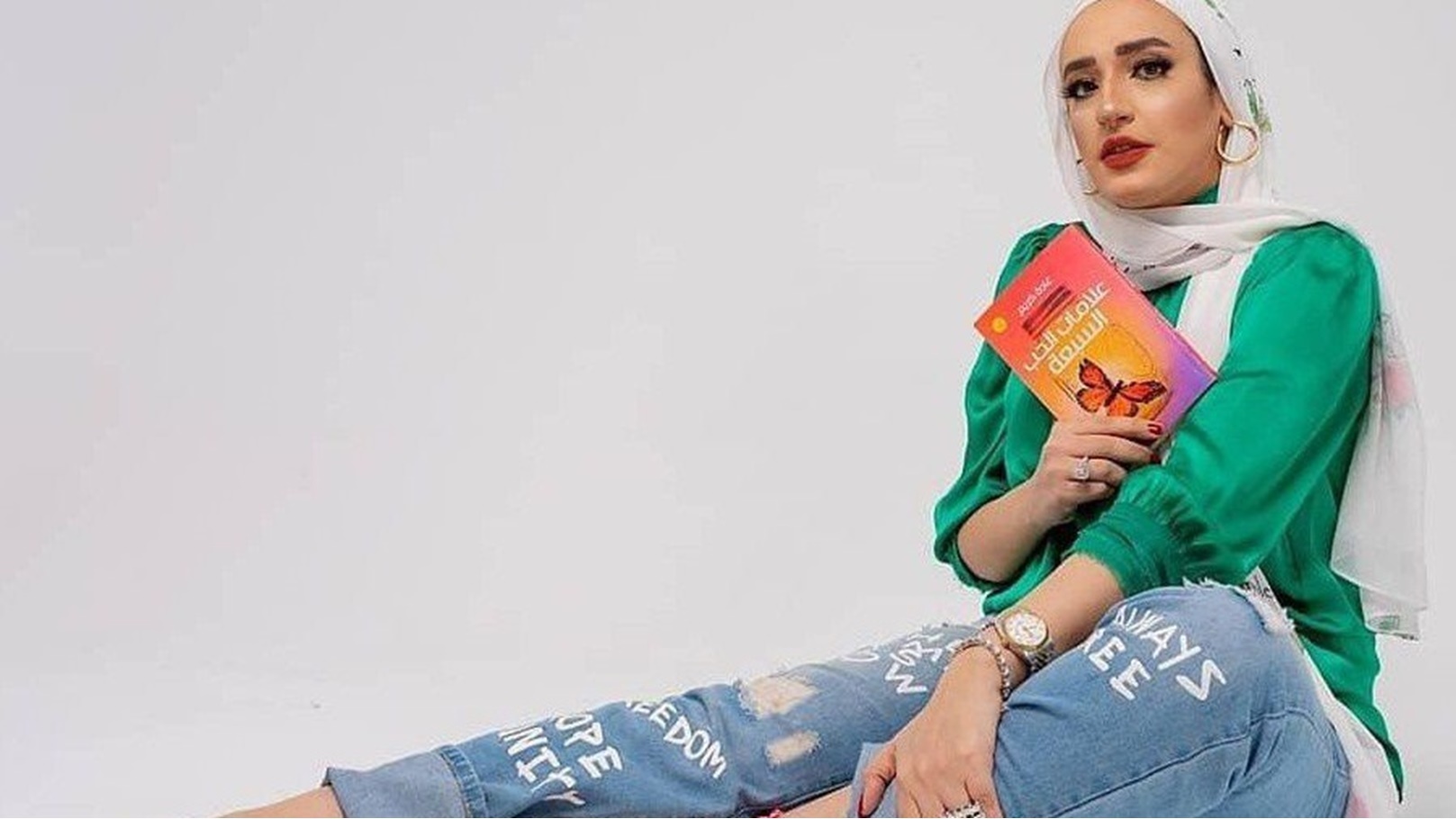 الكاتبة غادة كريم