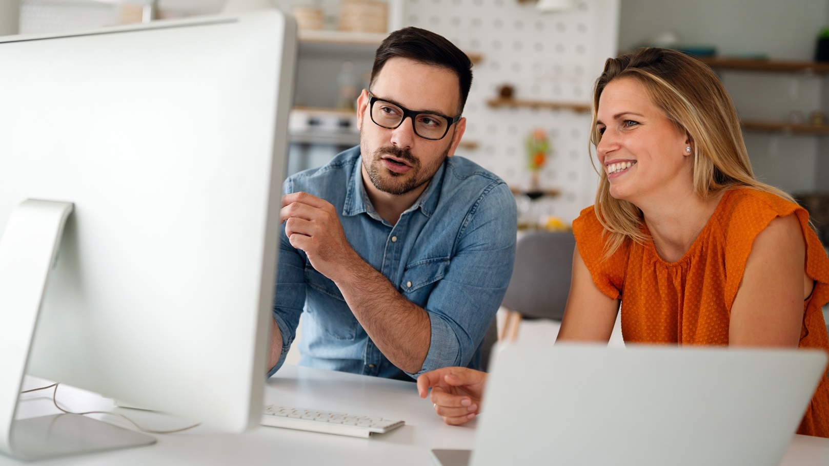 programmers-cooperating-at-it-company-developing-a-2022-03-04-03-31-49-utc