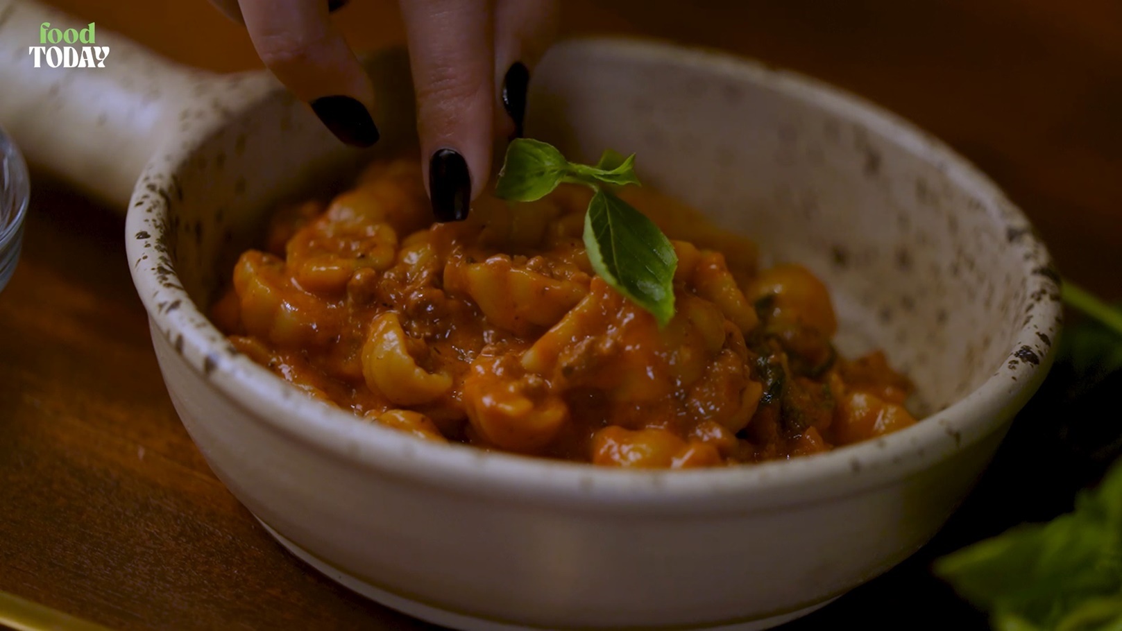 مكرونة القواقع بصوص البولونيز