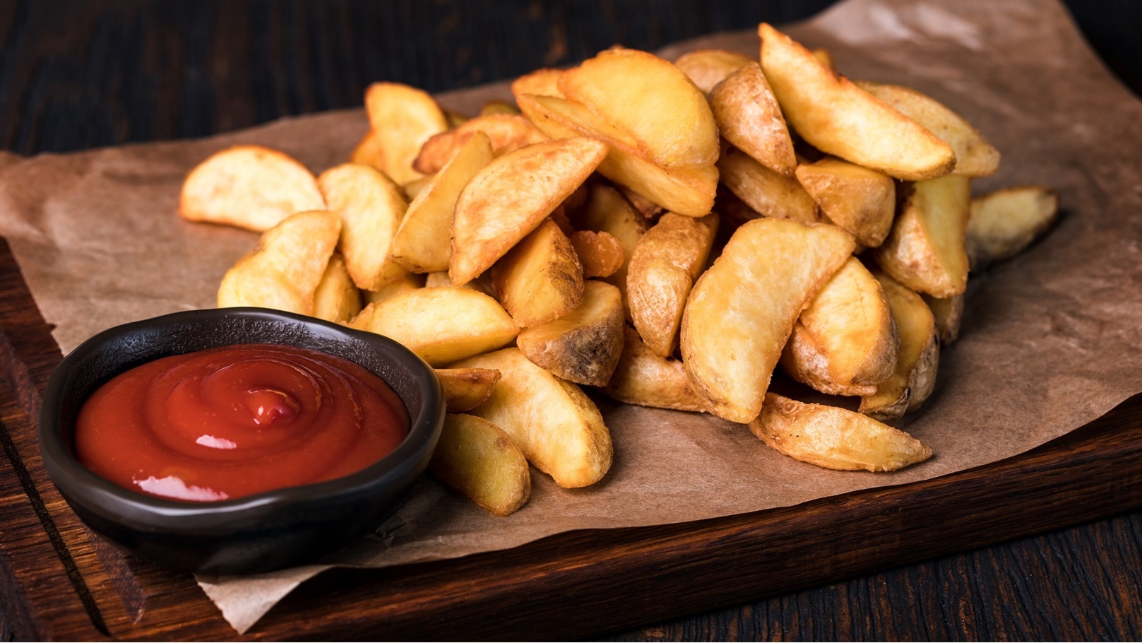 roasted-potato-wedges- بطاطس ودجز  بطاطس ويدجز