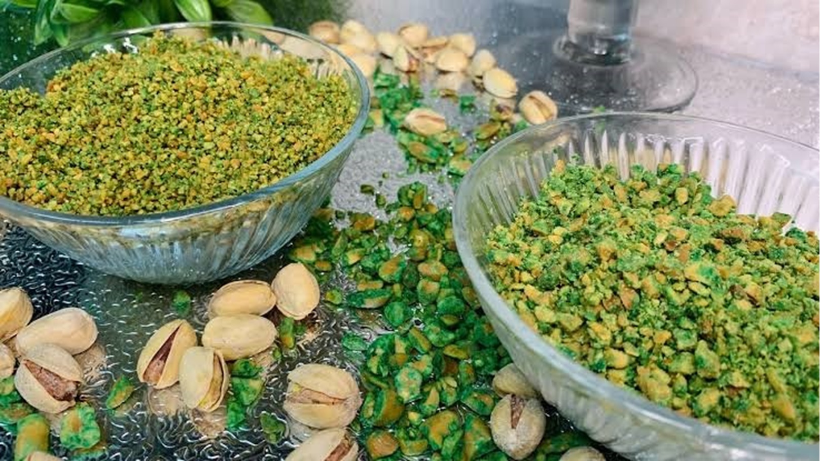 الفستق الكذاب