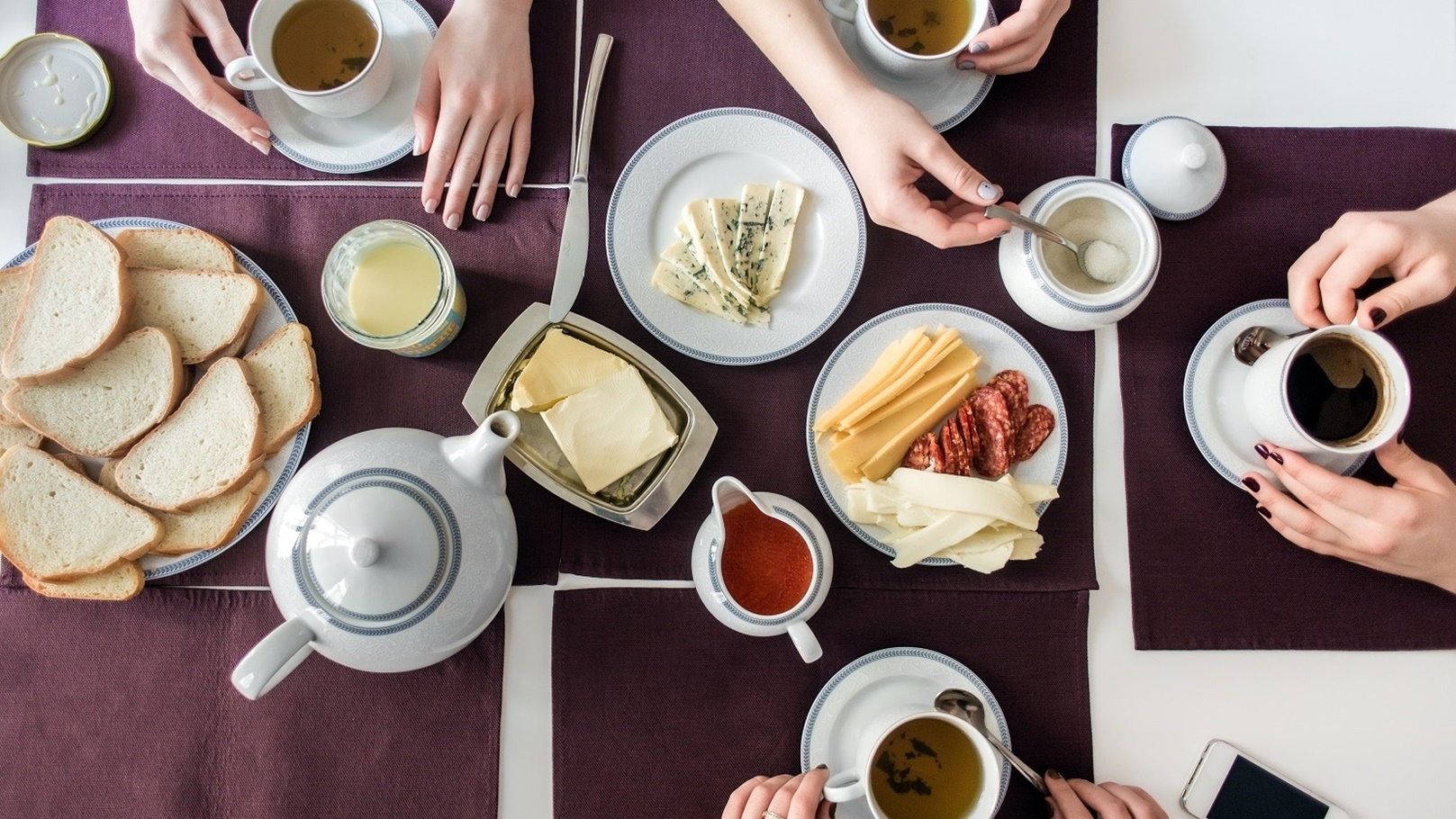 people-eat-healthy-meals-with-tea-and-coffee-at-wh-2022-01-03-22-10-30-utc