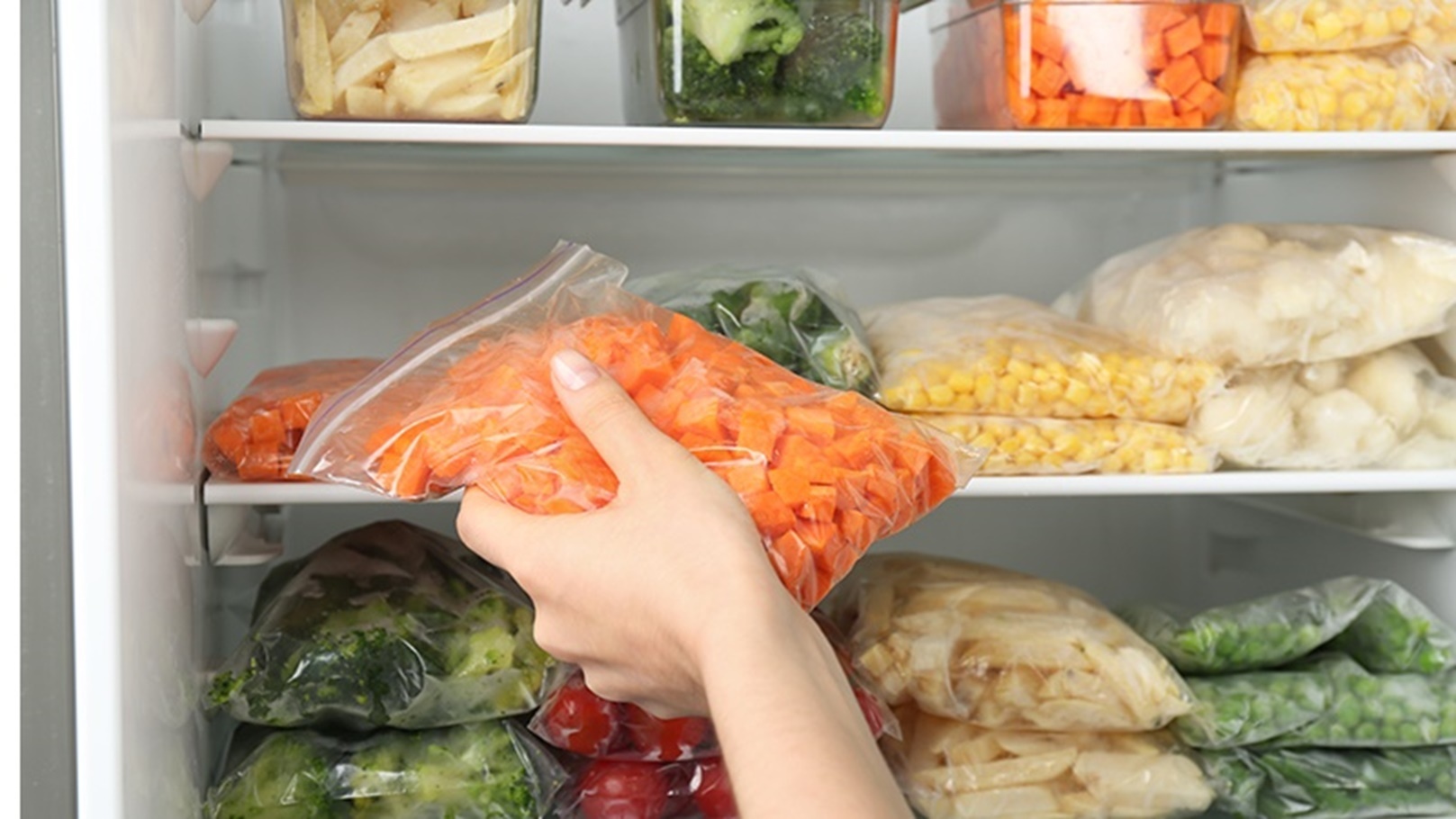Овощи в заморозке. Заморозка овощей на зиму. Заготовка овощей в пакетах. Холодильник. Порционные способы заморозки овощей.