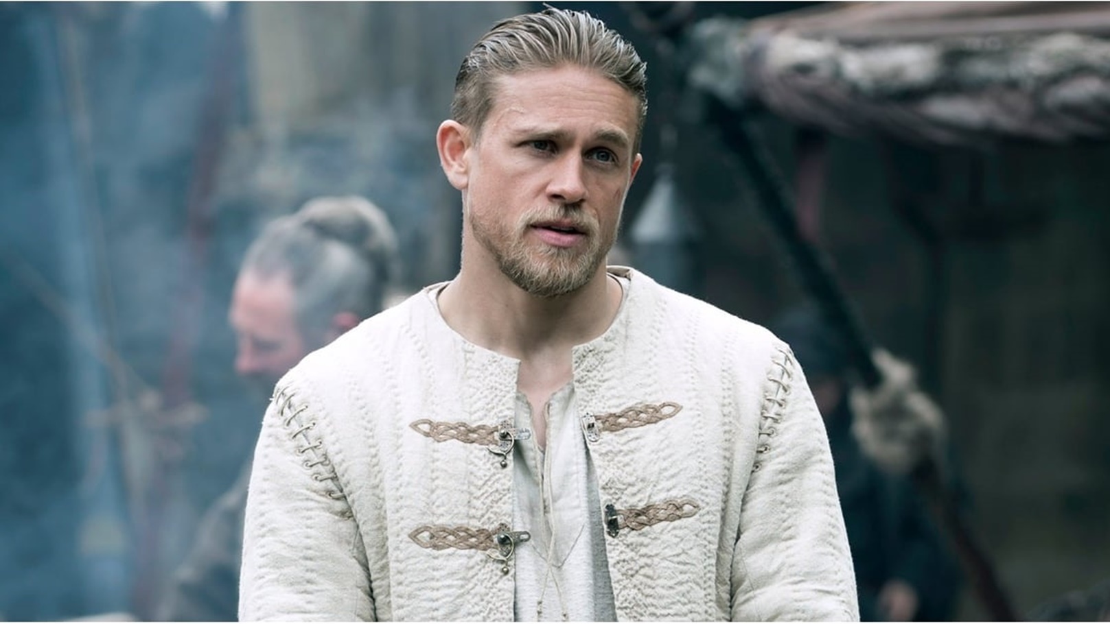 charlie-hunnam8217s-height-weight-and-body-measurements_6