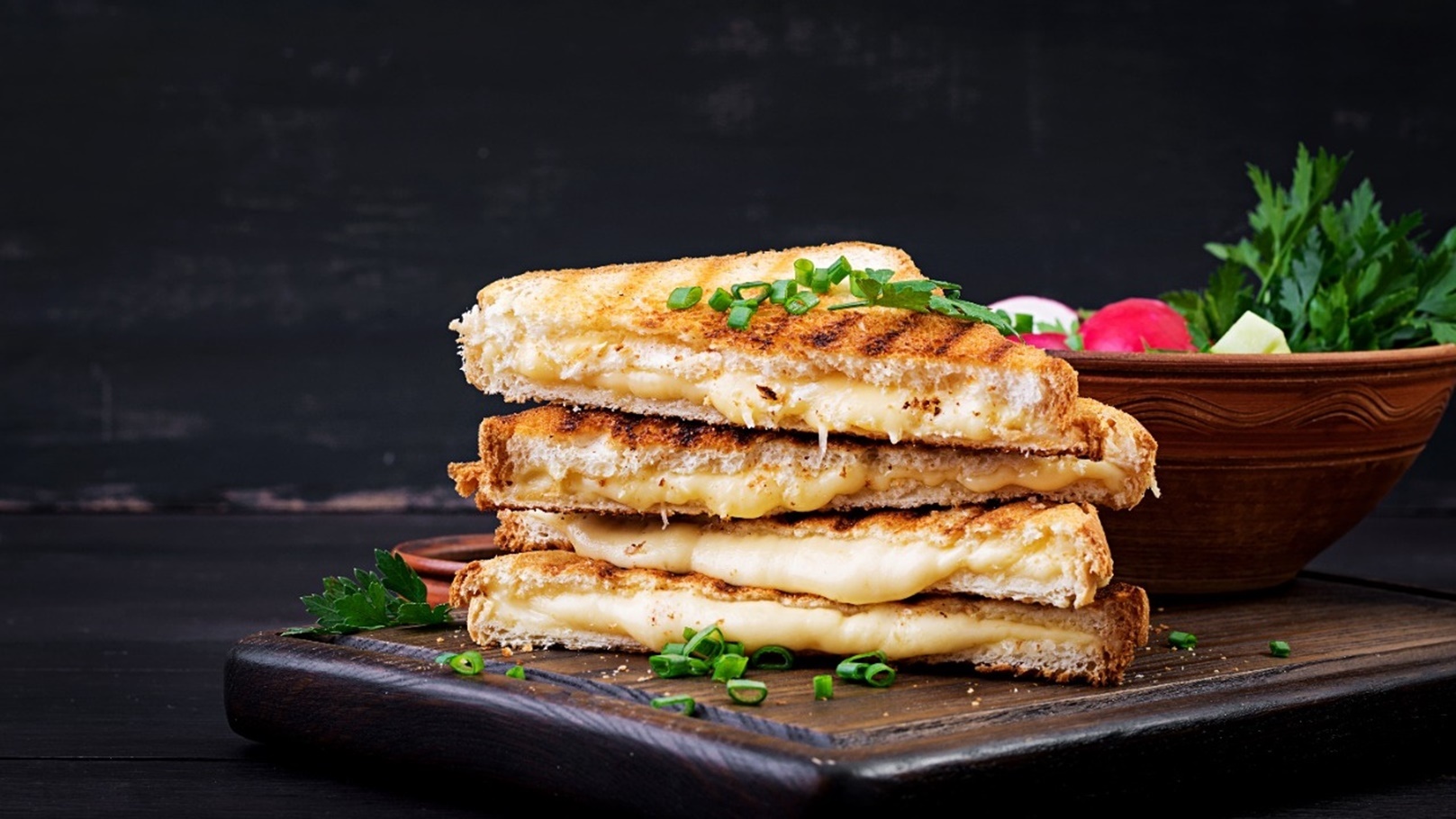 سندويتش الجبنة المشوية