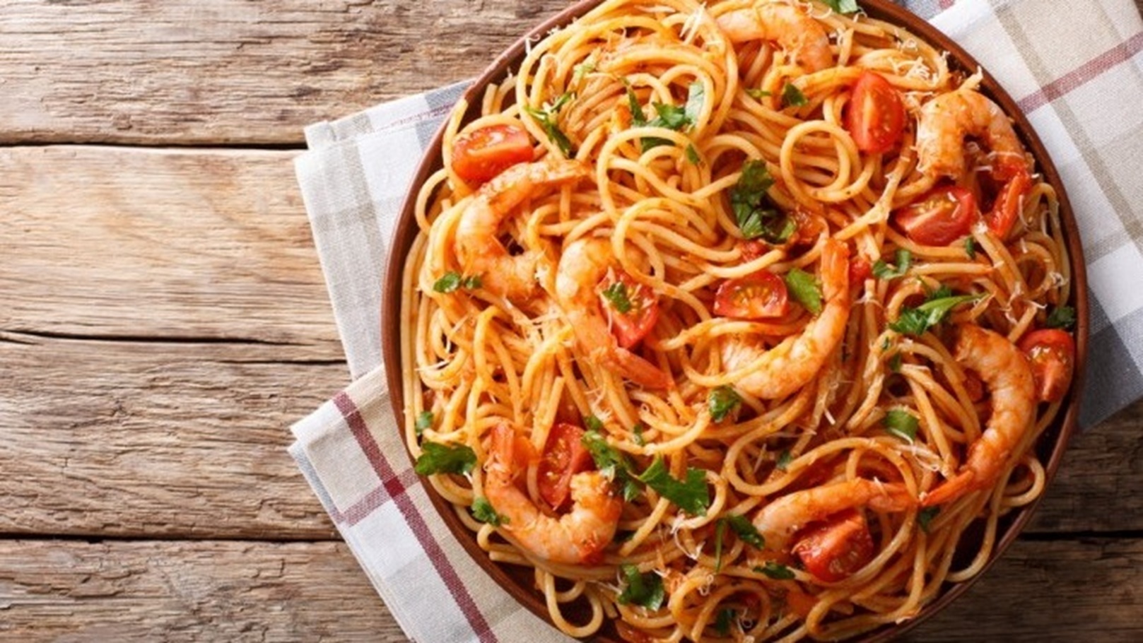 طريقة عمل مكرونة روزيه بالجمبري في حلة واحدة