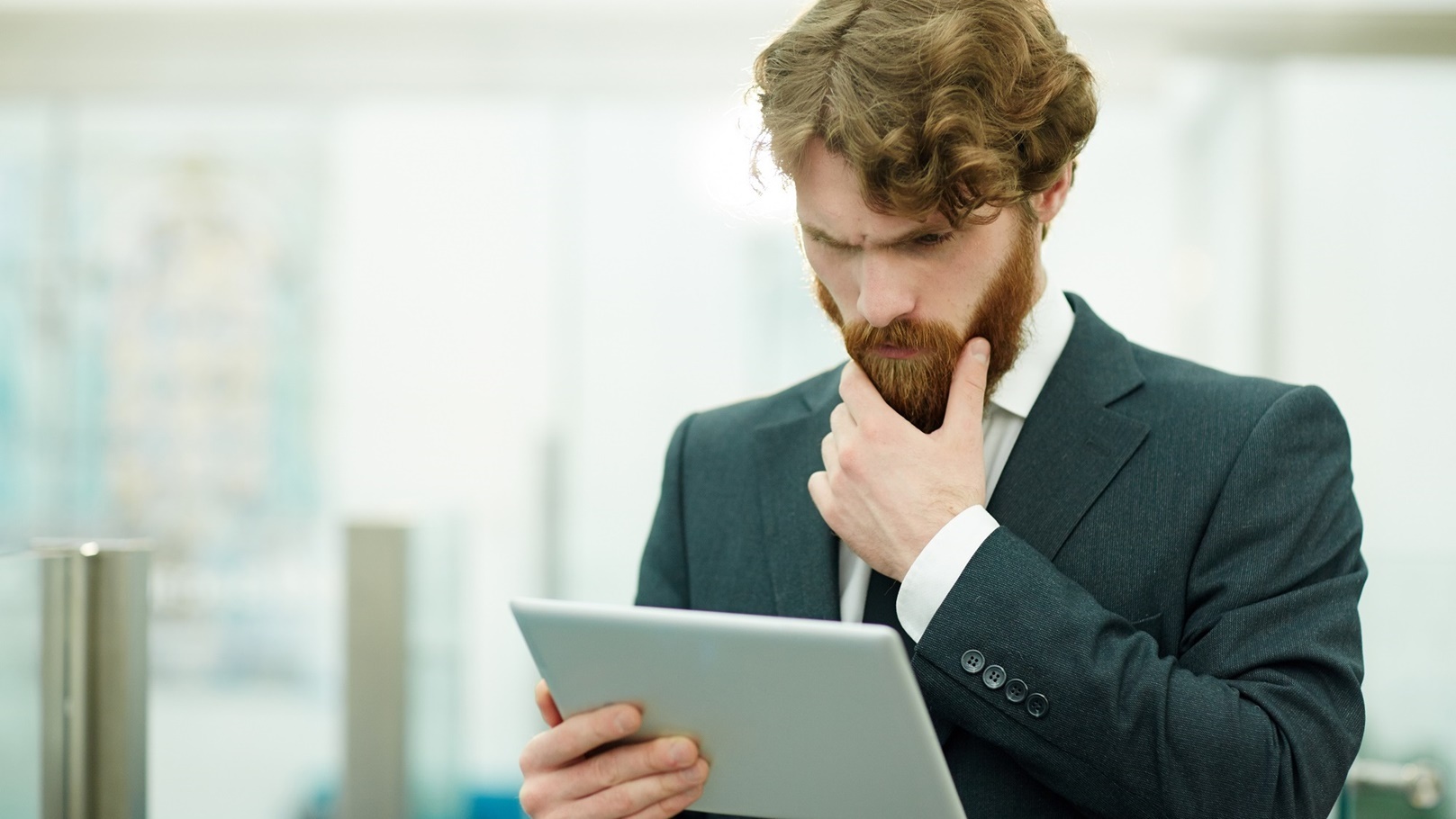 stock-broker-2021-09-24-03-33-13-utc