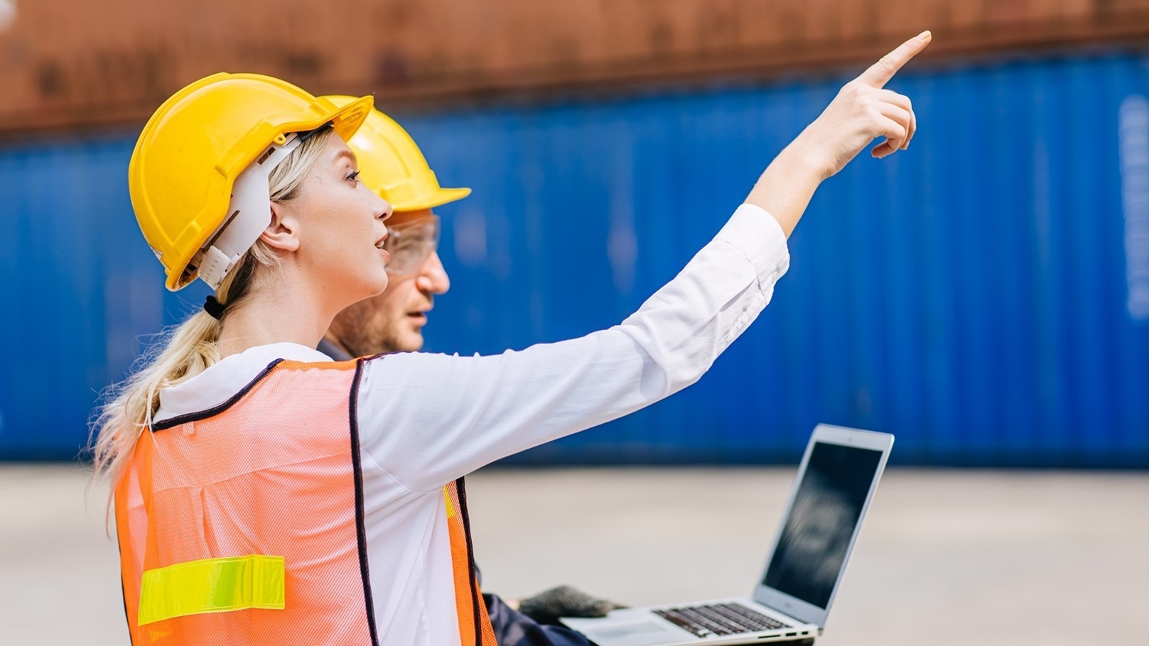 logistic-shipping-worker-team-work-working-in-ship-2021-09-03-12-47-13-utc (2)