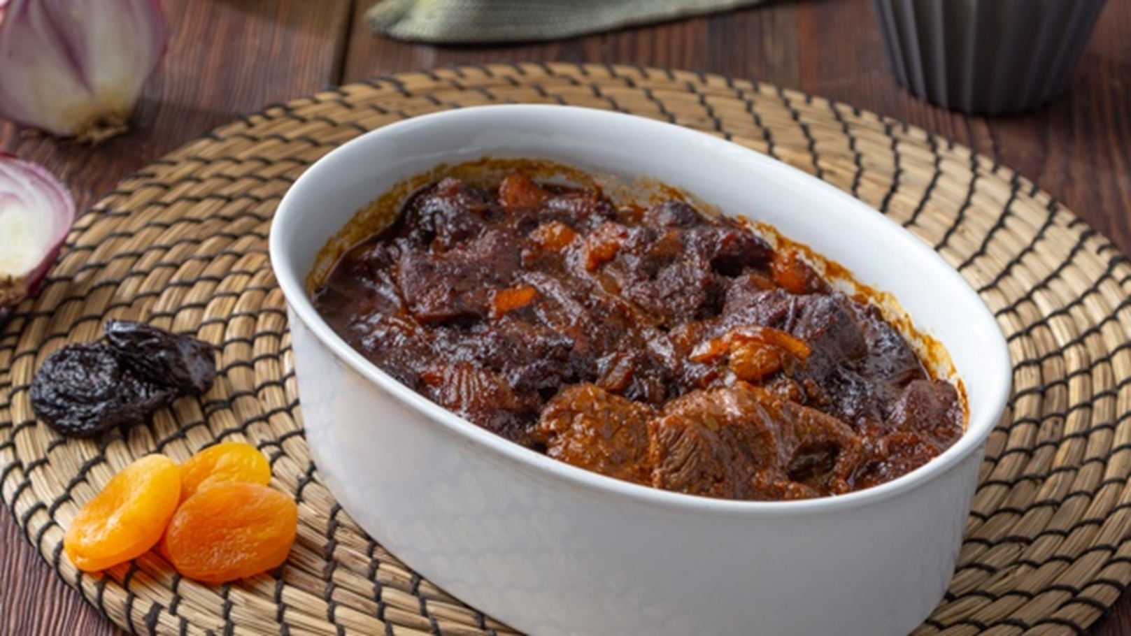 طريقة عمل طاجيين اللحم بالقراصيا