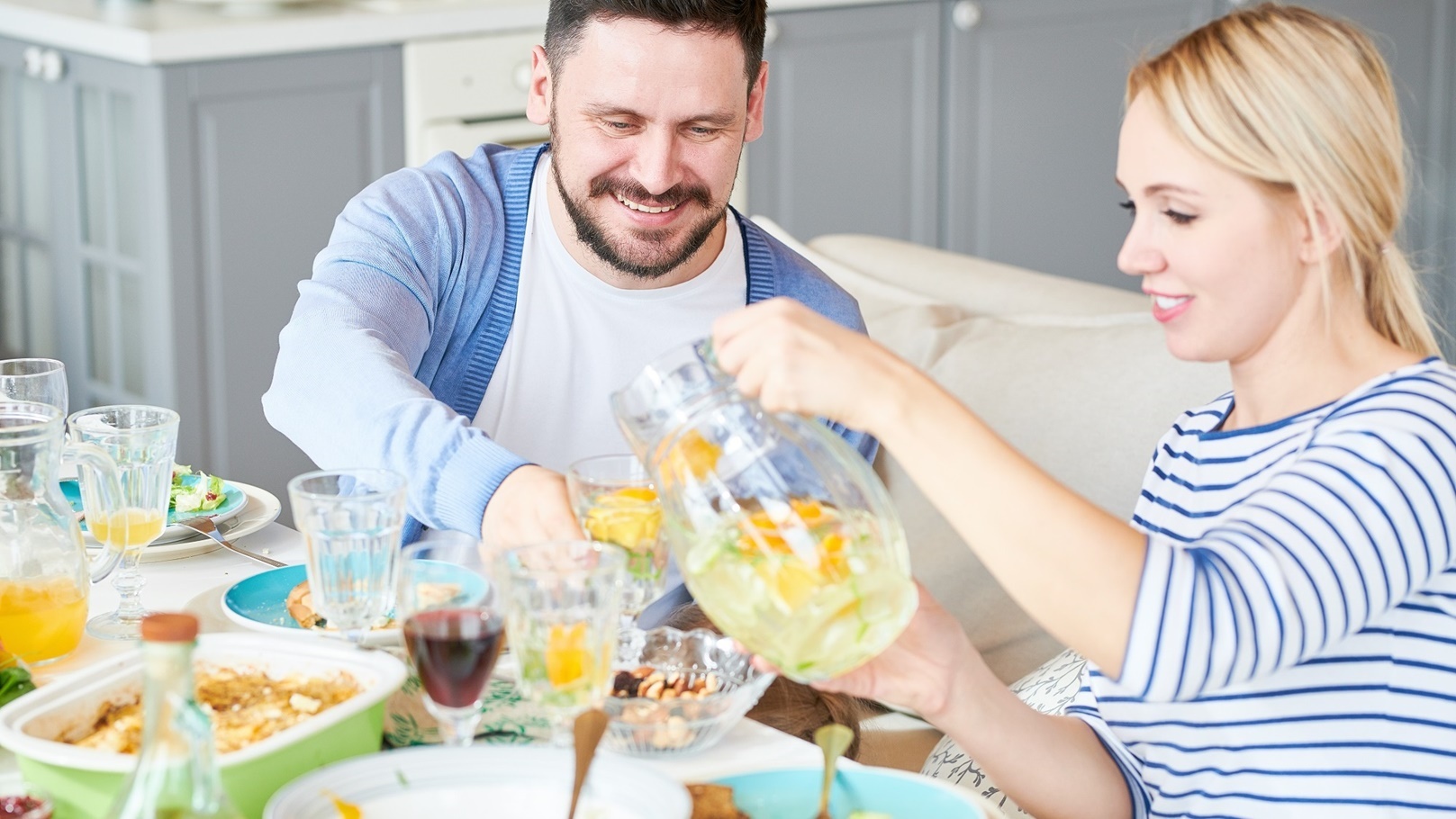 couple-drinking-lemonade-2021-09-24-03-48-14-utc