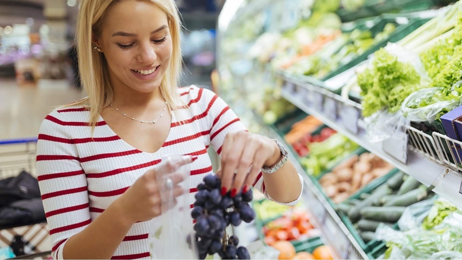 beautiful-women-shopping-vegetables-and-fruits-2021-08-28-08-42-08-utc (1)