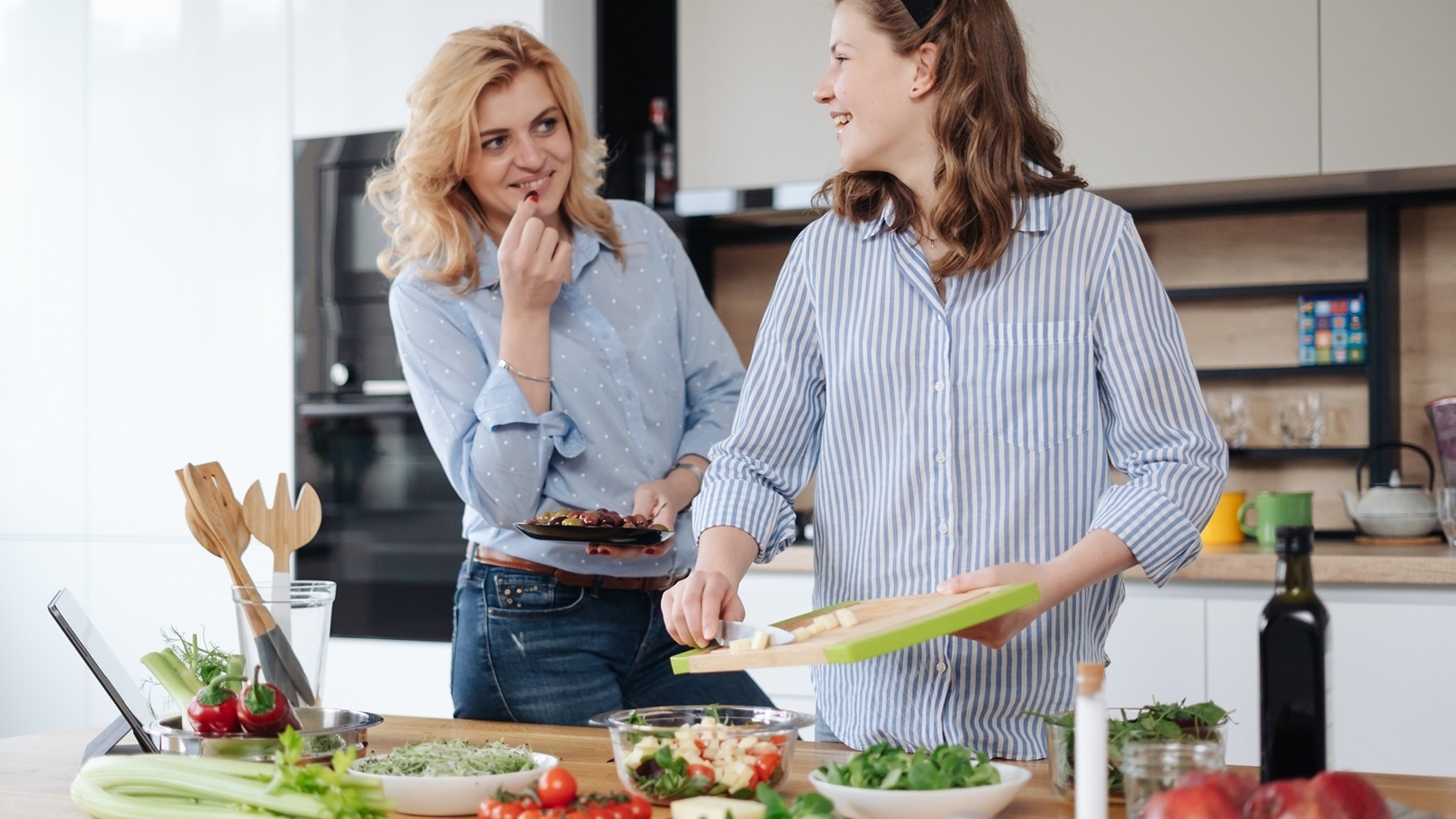 mother-and-daughter-teenager-cooking-together-2021-12-09-08-20-39-utc