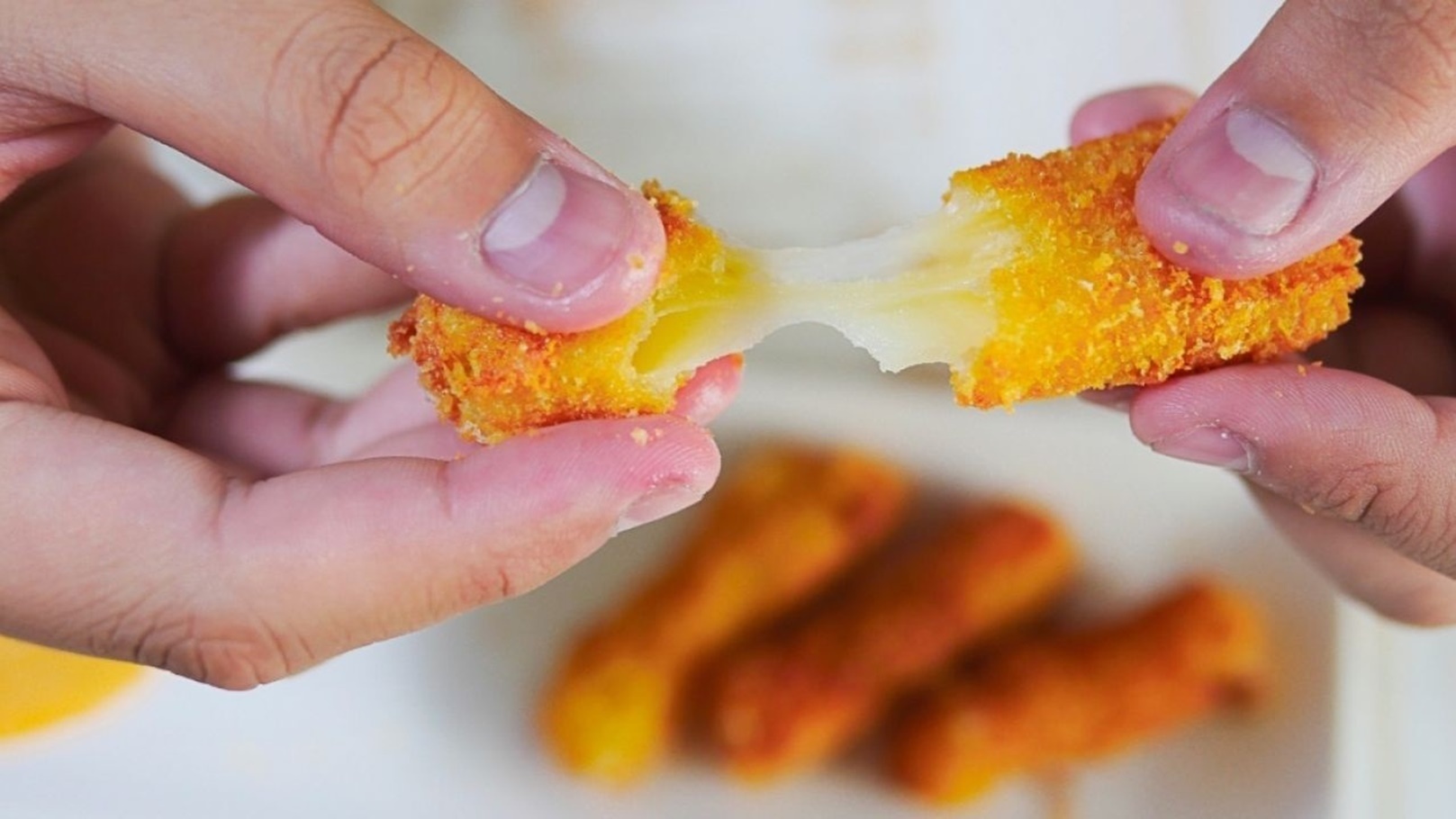 how-to-make-fried-mozzarella-fingers