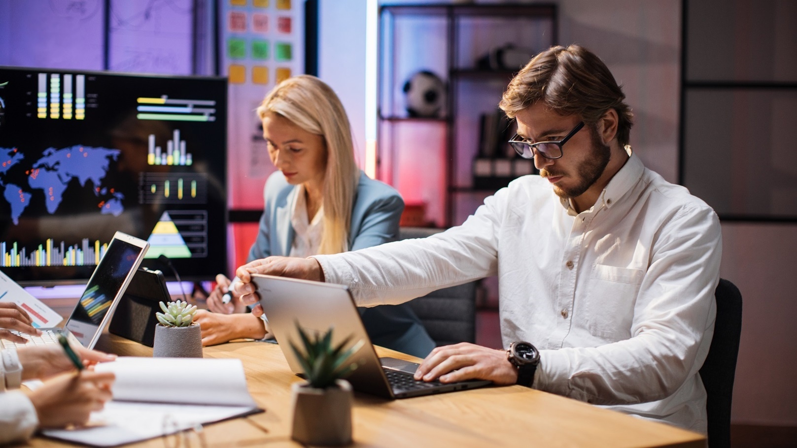 caucasian-business-people-monitoring-trade-market-2021-12-09-02-45-25-utc