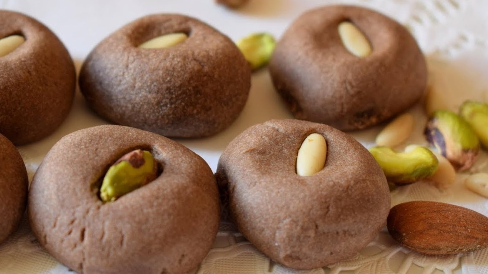 طريقة عمل الغريبة بالشوكولاتة